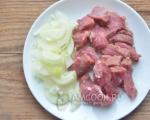 Салат «Шахтерский» из маринованных огурцов с мясом Процесс формирования украинской закуски