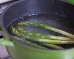 שומרי בית הערה: איך לבשל אספרגוס ירוק, אז זה היה מהיר וטעים
